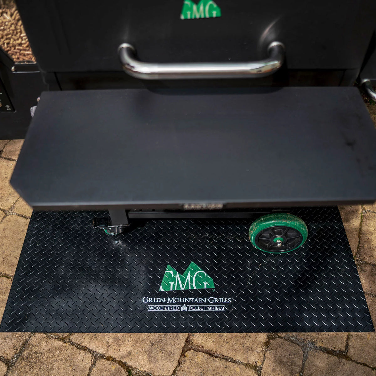 Black BBQ Floor Mat E366311