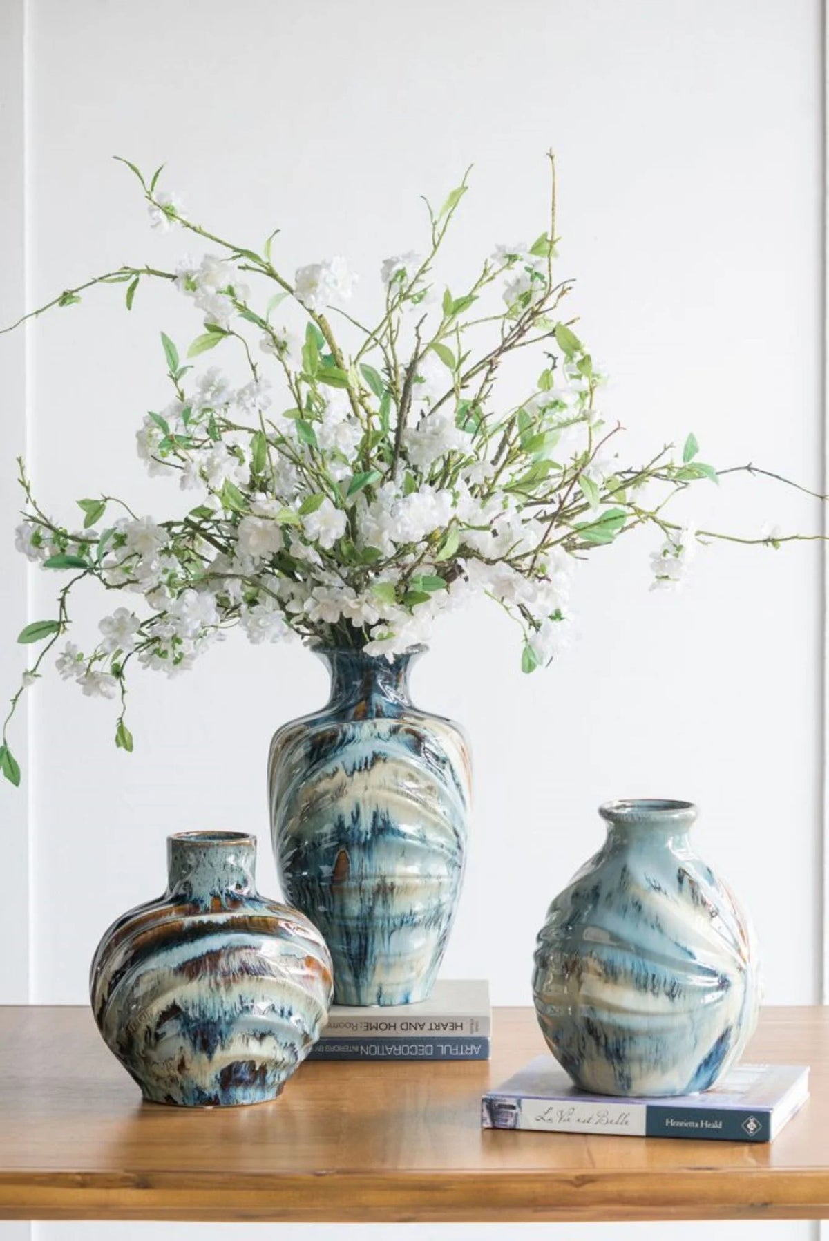 Glazed Curved Ceramic Accent Vase 11" Z7701